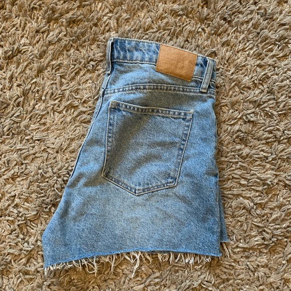 H&M Light Blue Jean Shorts - Picture 3 of 6